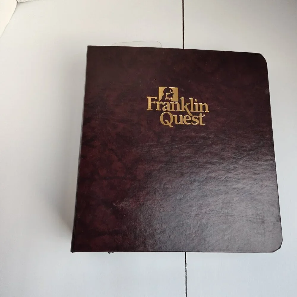 Franklin Quest/Covey Three-Ring Burgundy Storage Binder